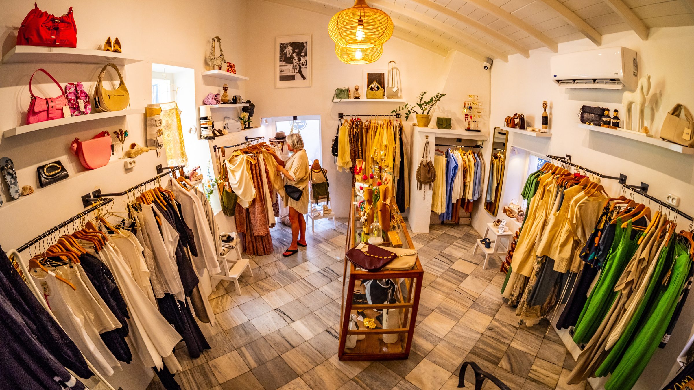 DE·VI CLOTHING AND MORE photo 2
