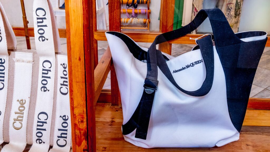 DE·VI CLOTHING AND MORE 6